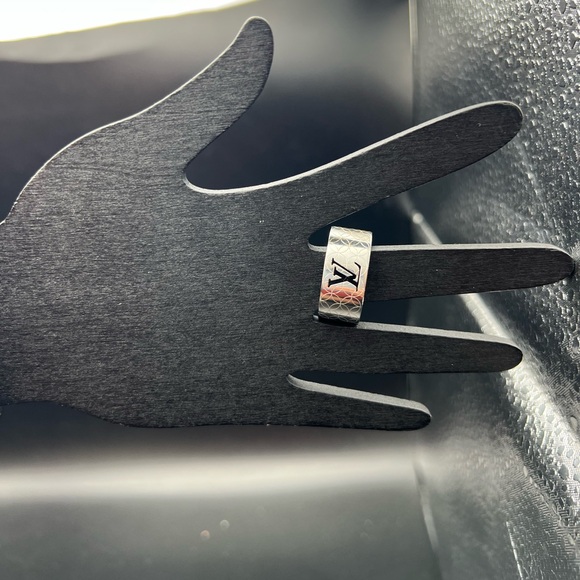 MEN'S LOUIS VUITTON BERG CHAMPS ELYSEES SILVER RING - Picture 1 of 9